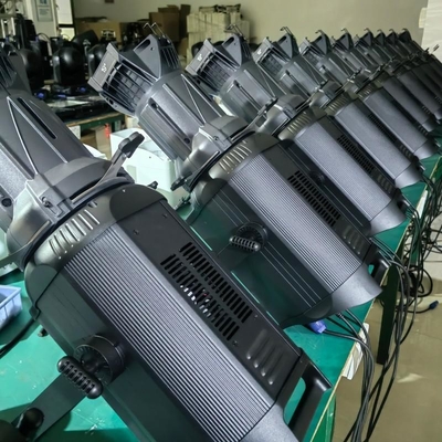 400W LED Profil Scheinwerfer RGBALC 6 In 1 vollständig einstellbar von 2.700 bis 12.000K mit Farbmanagementsystem